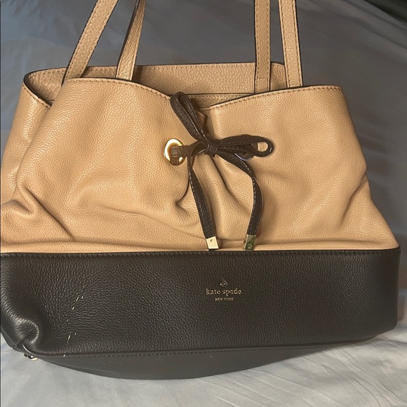 kate spade Handbags - Kate Spade Two-Tone Leather Drawstring Bucket Tote | Tan Black Pebbled Bag